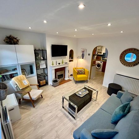 Villa Entire 3 Bed House Weybridge Brooklands, London à Byfleet Extérieur photo