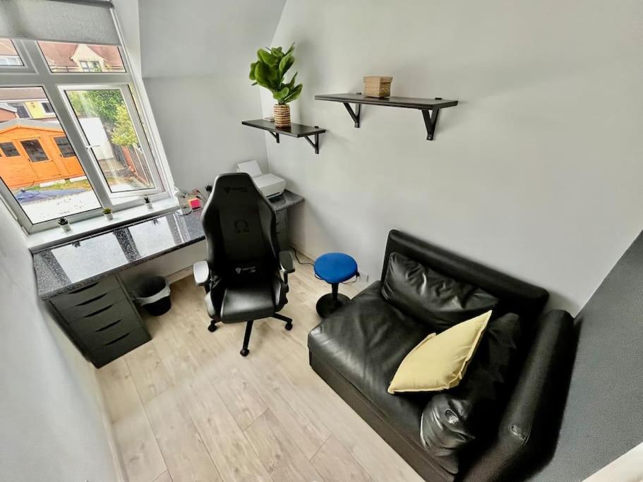 Villa Entire 3 Bed House Weybridge Brooklands, London à Byfleet Extérieur photo