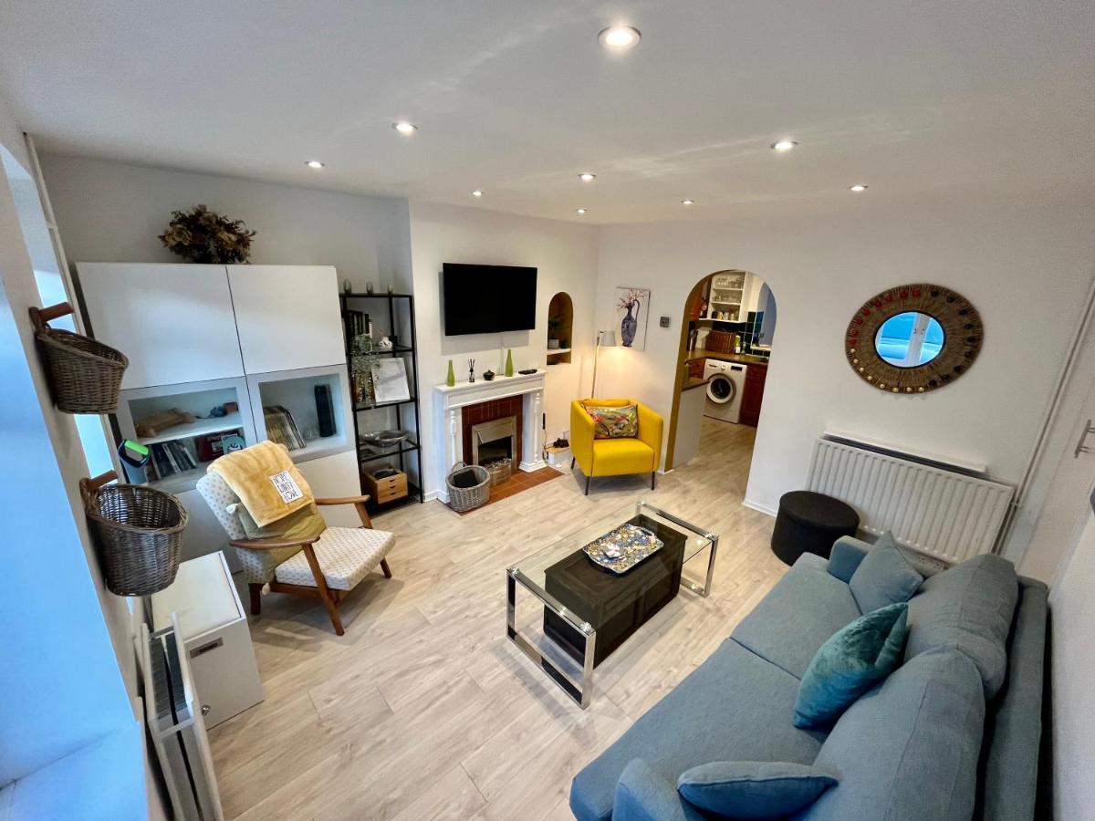 Villa Entire 3 Bed House Weybridge Brooklands, London à Byfleet Extérieur photo